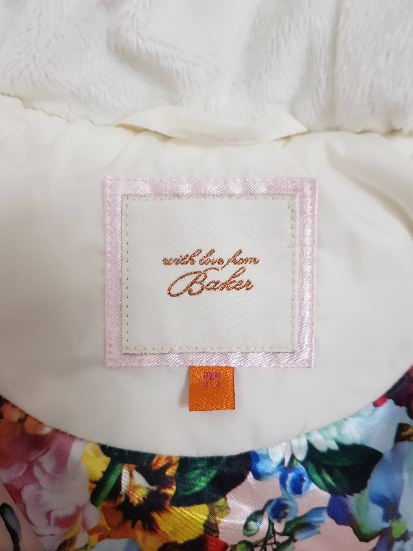 White Jacket Ted Baker, 2-3 yrs Keep them warm in style with this floral coat from Baker by Ted Bake, White jacked with printed inner lining 2-3 years, Height 98 cm , chest 54 cm (4626637357111)