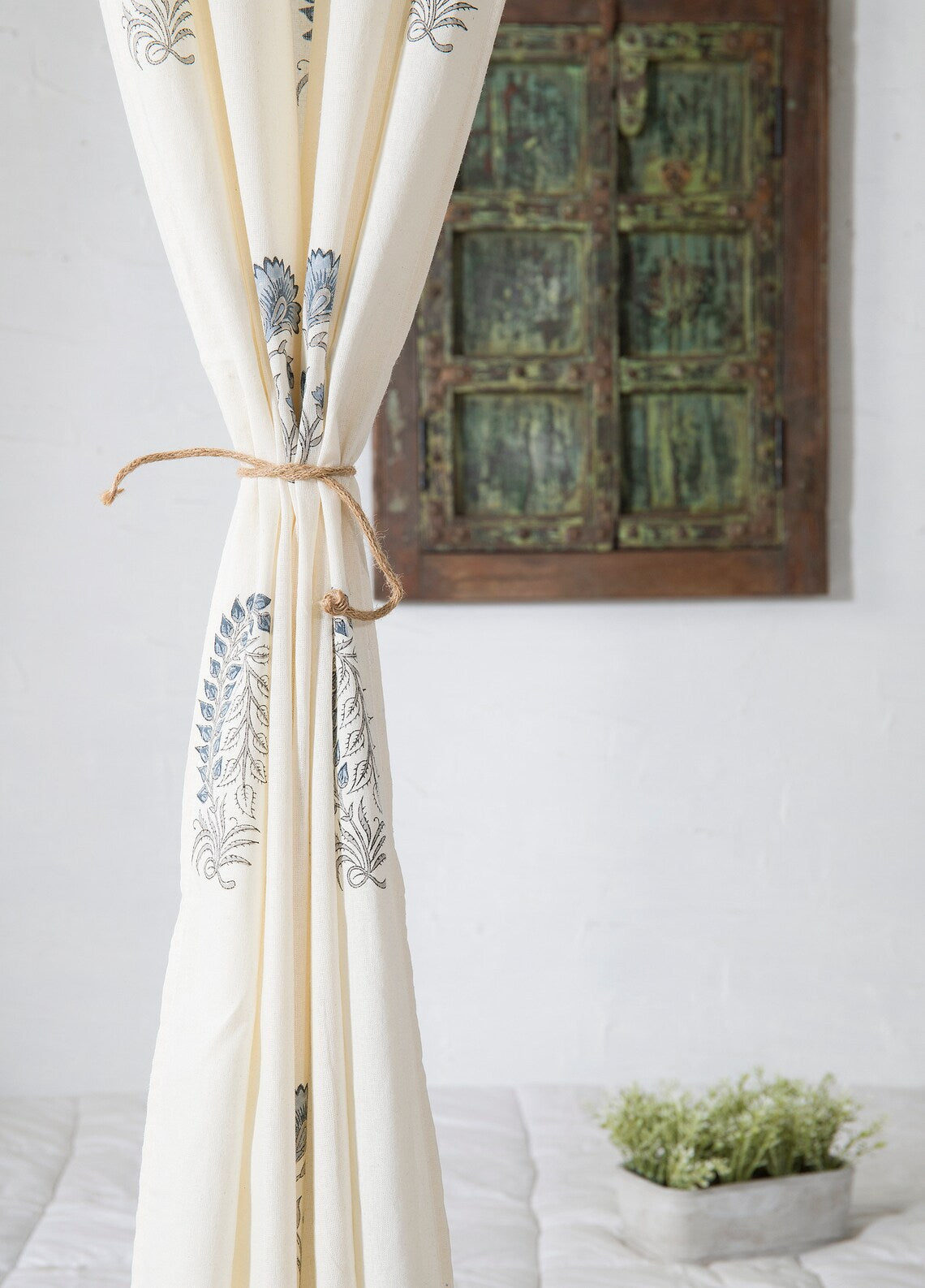 Curtain (8843869159641)