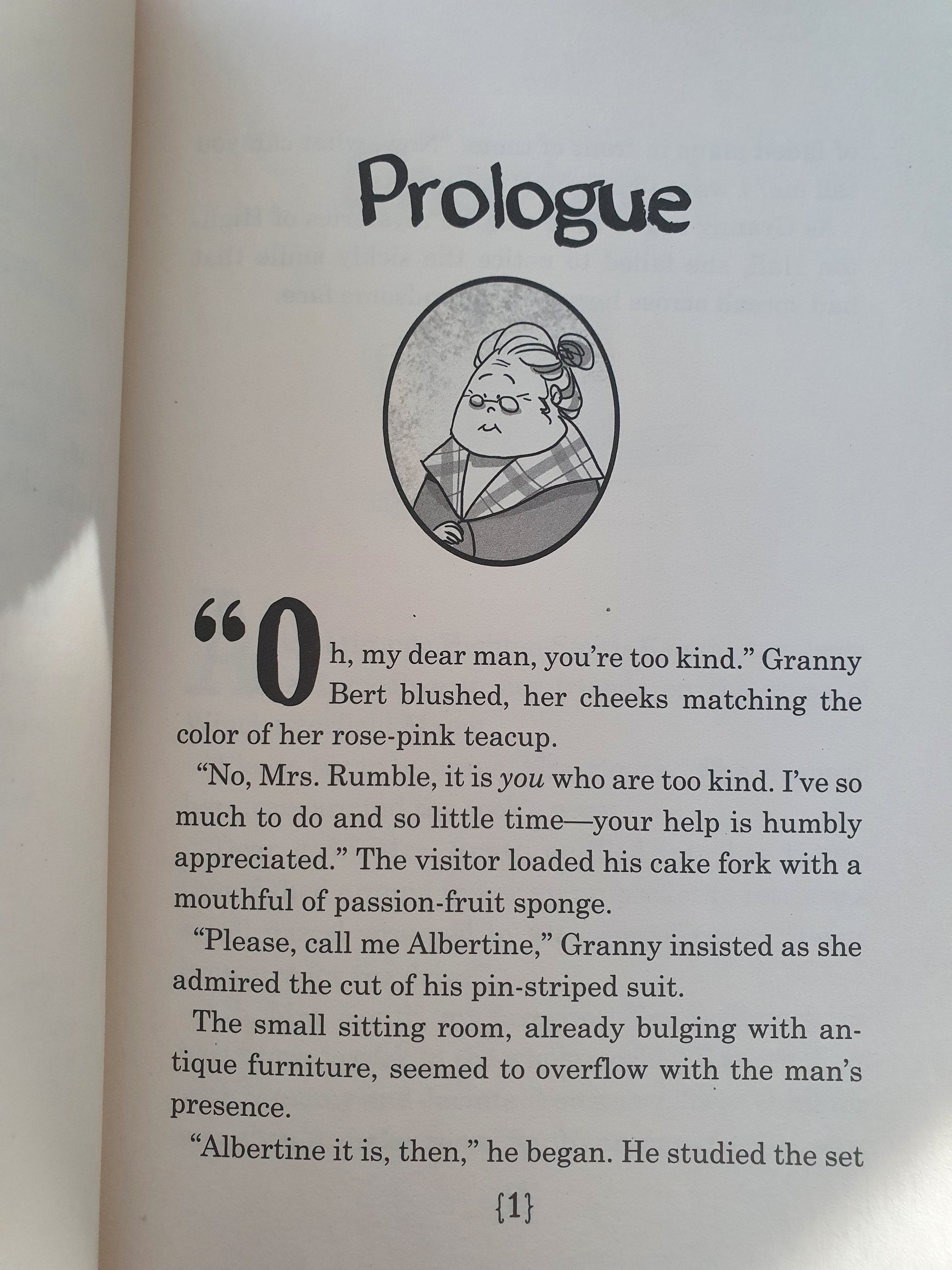 Alice Miranda On Vacation Like New ,7-12 years Recuddles.ch  (6639348220089)