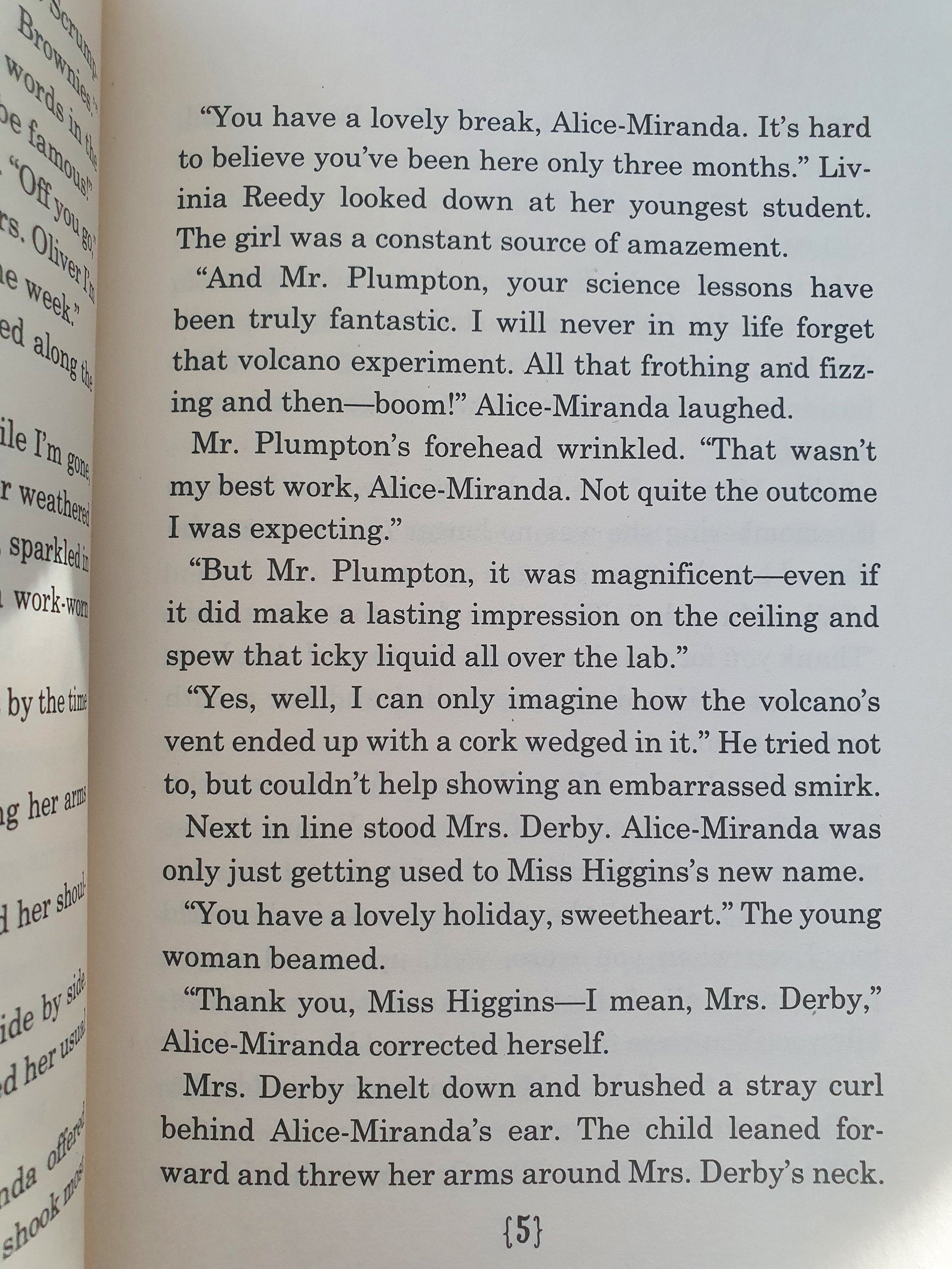 Alice Miranda On Vacation Like New ,7-12 years Recuddles.ch  (6639348220089)